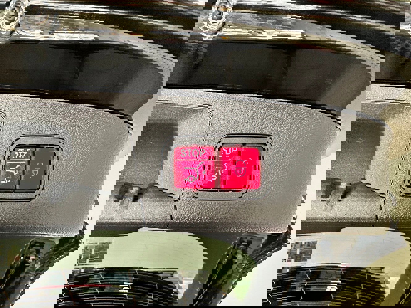 Certified 2025 Mercedes-Benz GLA 250 4MATIC w/ Exclusive Package image 35