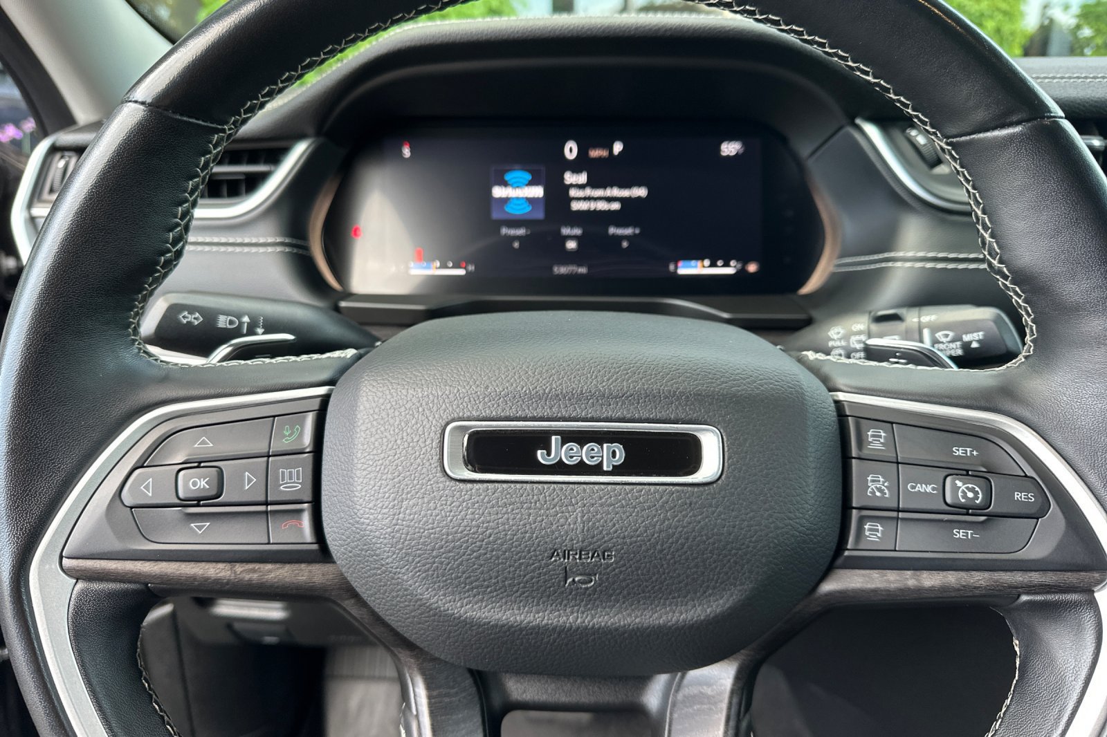 Used 2022 Jeep Grand Cherokee Limited AWD/4WD image 23