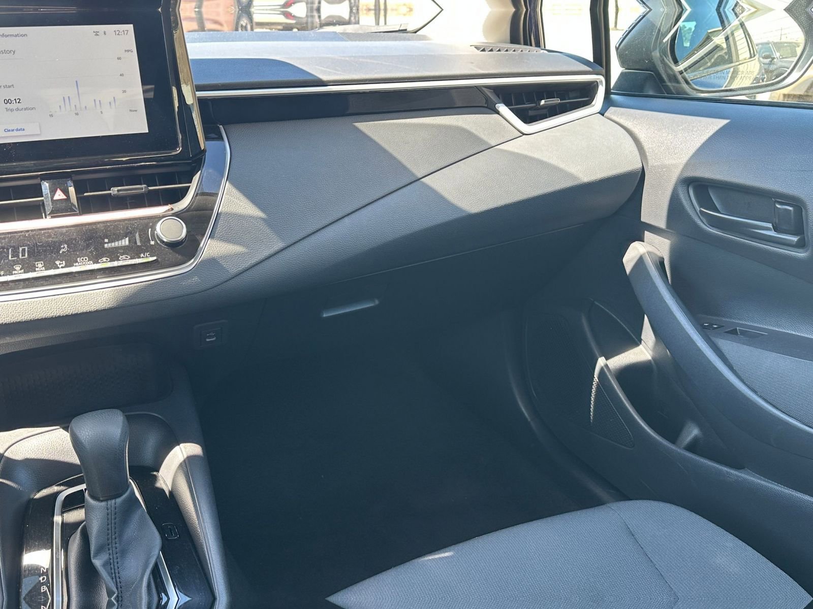 Used 2025 Toyota Corolla LE image 33