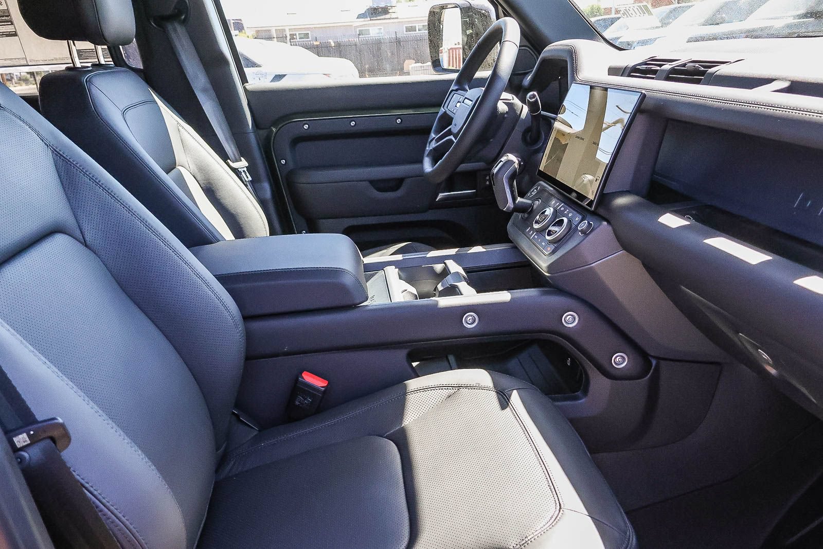 New 2026 Land Rover Defender 110 X-Dynamic SE AWD/4WD image 17