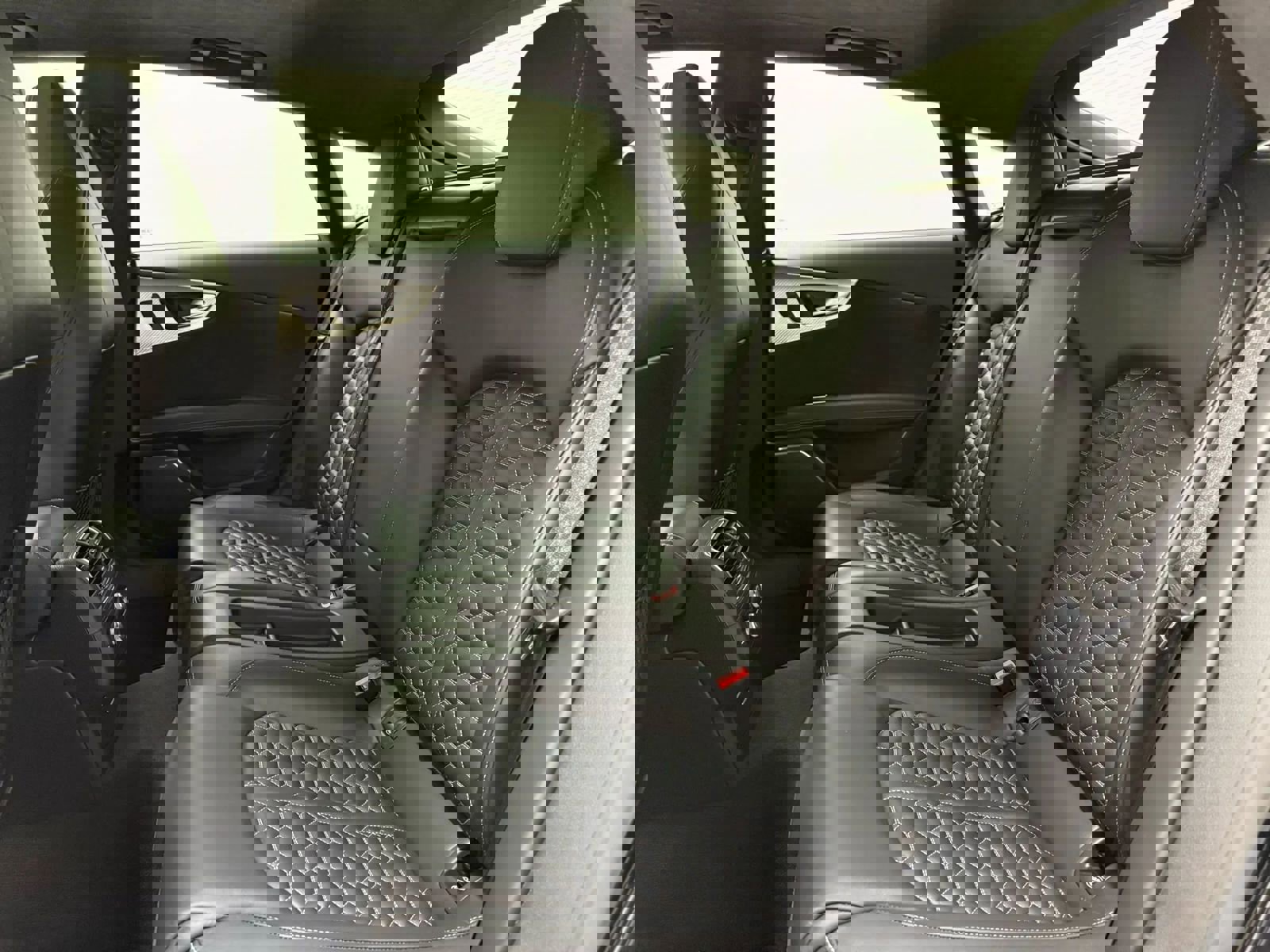 Used 2016 Audi RS 7 Prestige w/ RS 7 Dynamic Package image 46