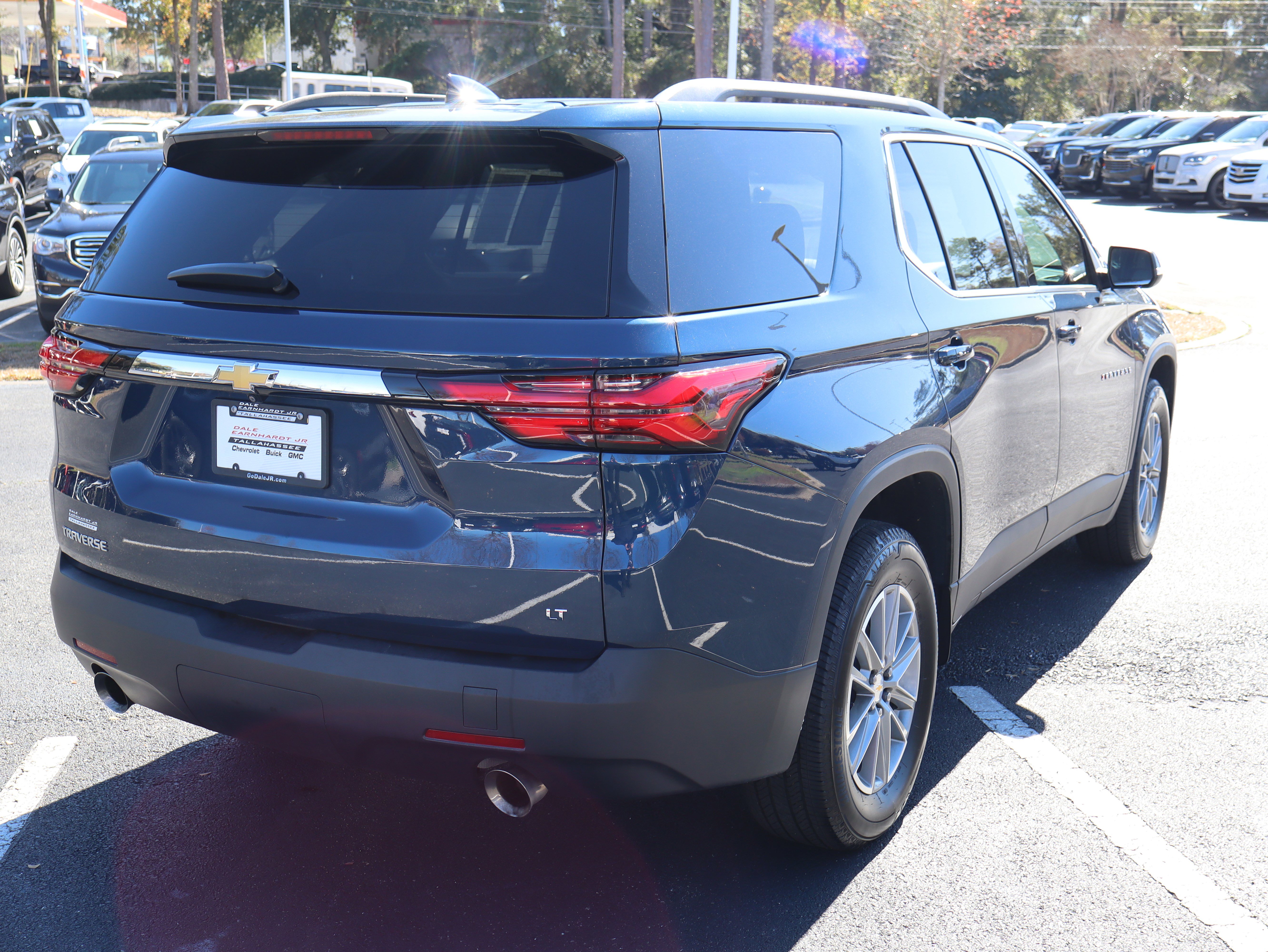 Used 2023 Chevrolet Traverse LT image 25