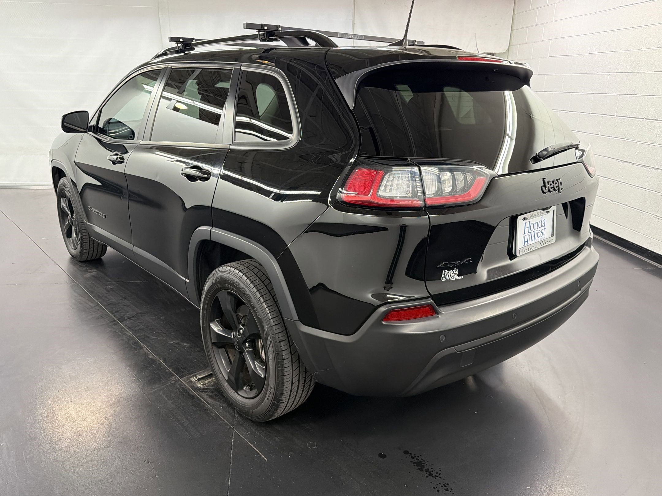 Used 2021 Jeep Cherokee Latitude Plus AWD/4WD image 3
