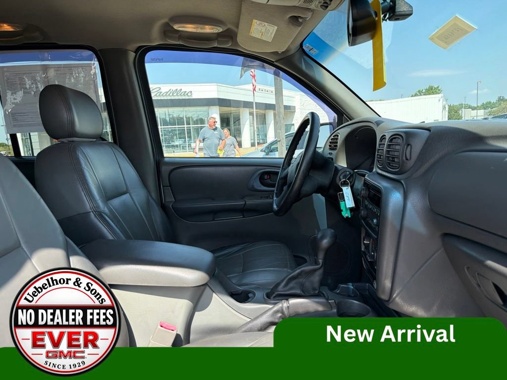 Used 2004 Chevrolet TrailBlazer LT w/ LT Preferred Equipment Group AWD/4WD image 2