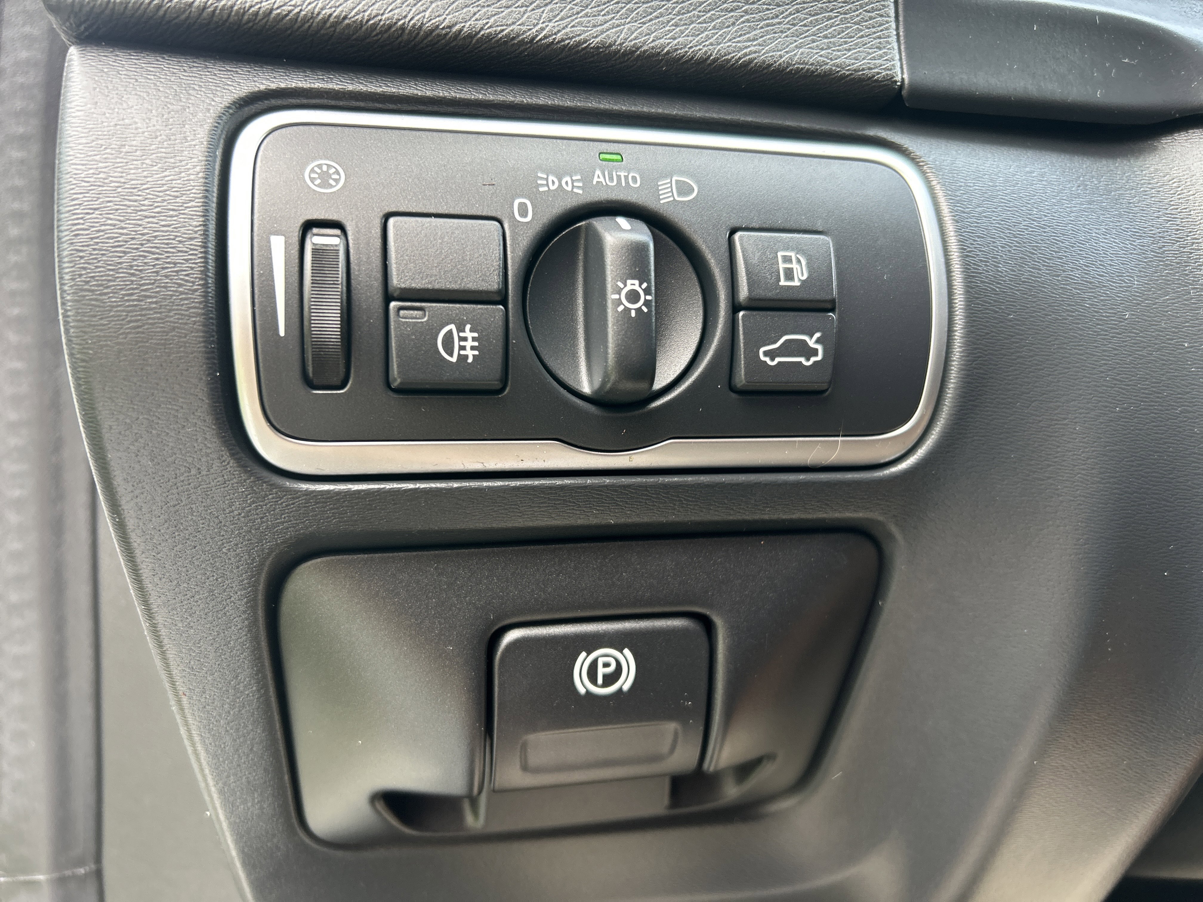 Used 2017 Volvo V60 T5 Cross Country w/ Convenience Package image 21