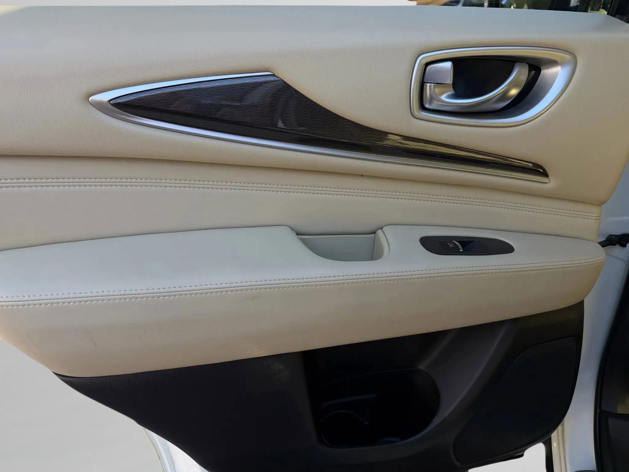 Used 2019 INFINITI QX60 Luxe w/ Essential Package image 35