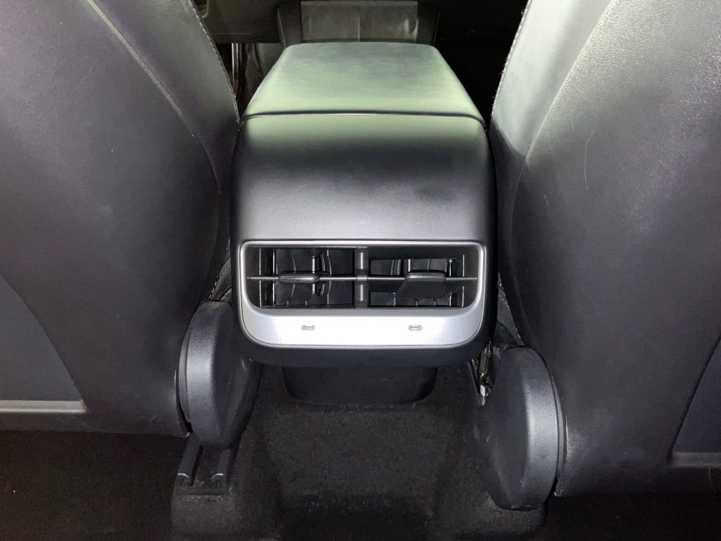 Used 2021 Tesla Model Y Long Range image 18