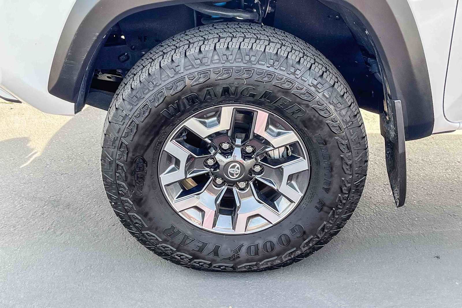 Used 2022 Toyota Tacoma TRD Off-Road image 9