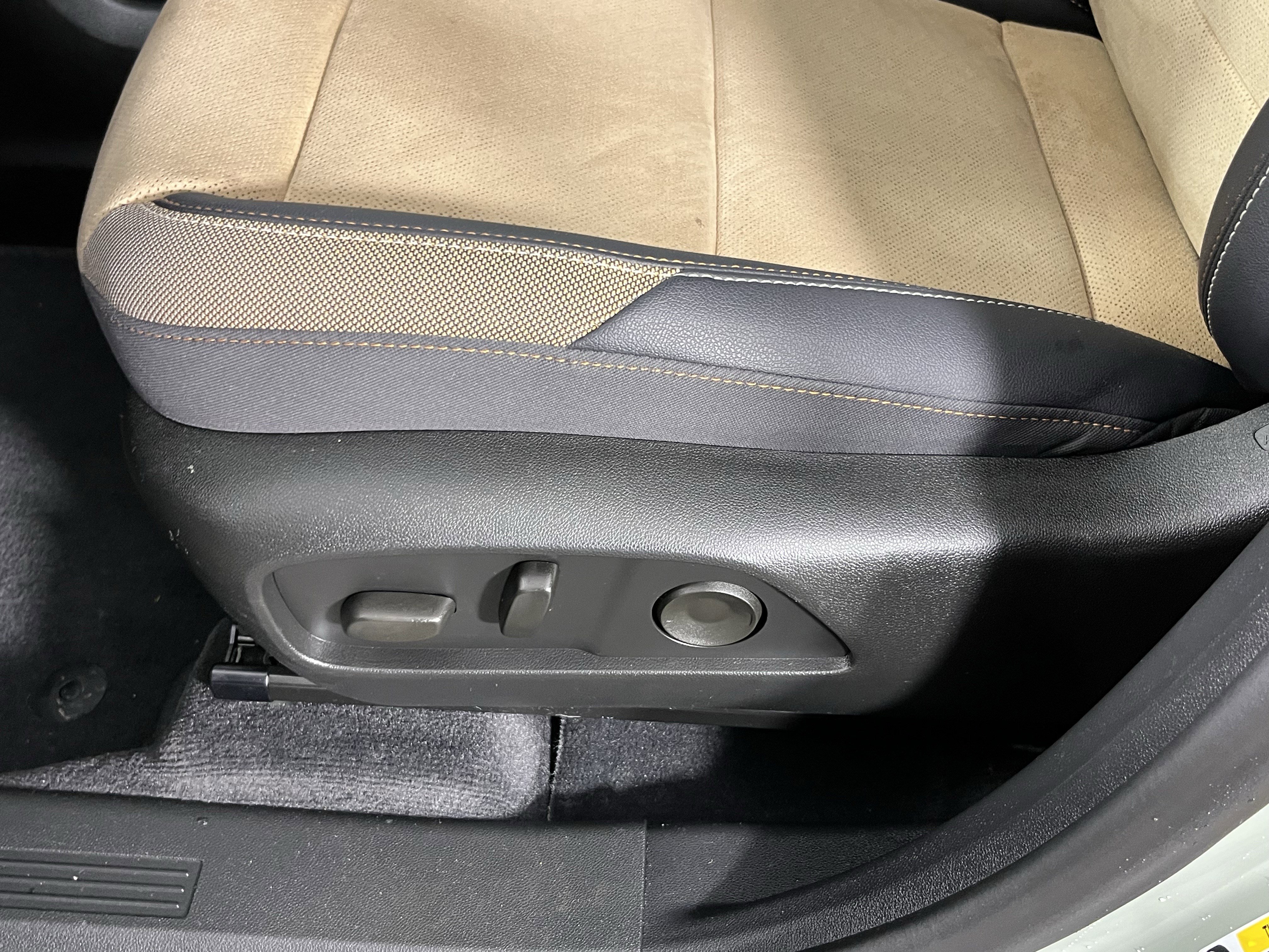 Used 2025 Chevrolet Equinox ACTIV w/ Convenience Package III image 17