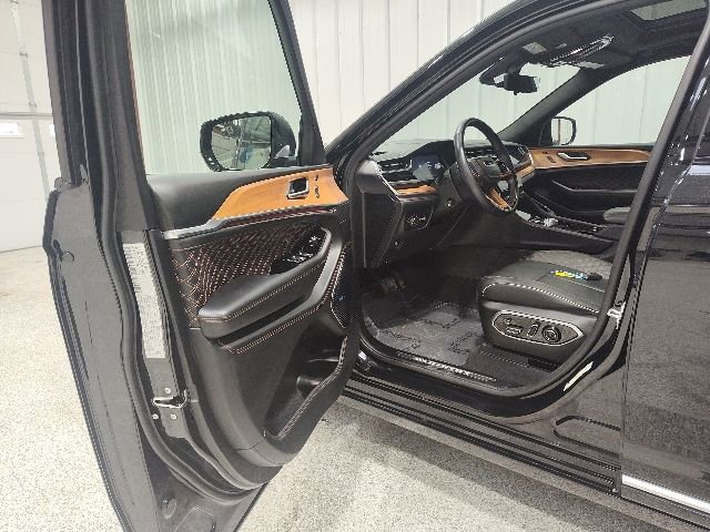 Used 2023 Jeep Grand Cherokee L Summit image 9