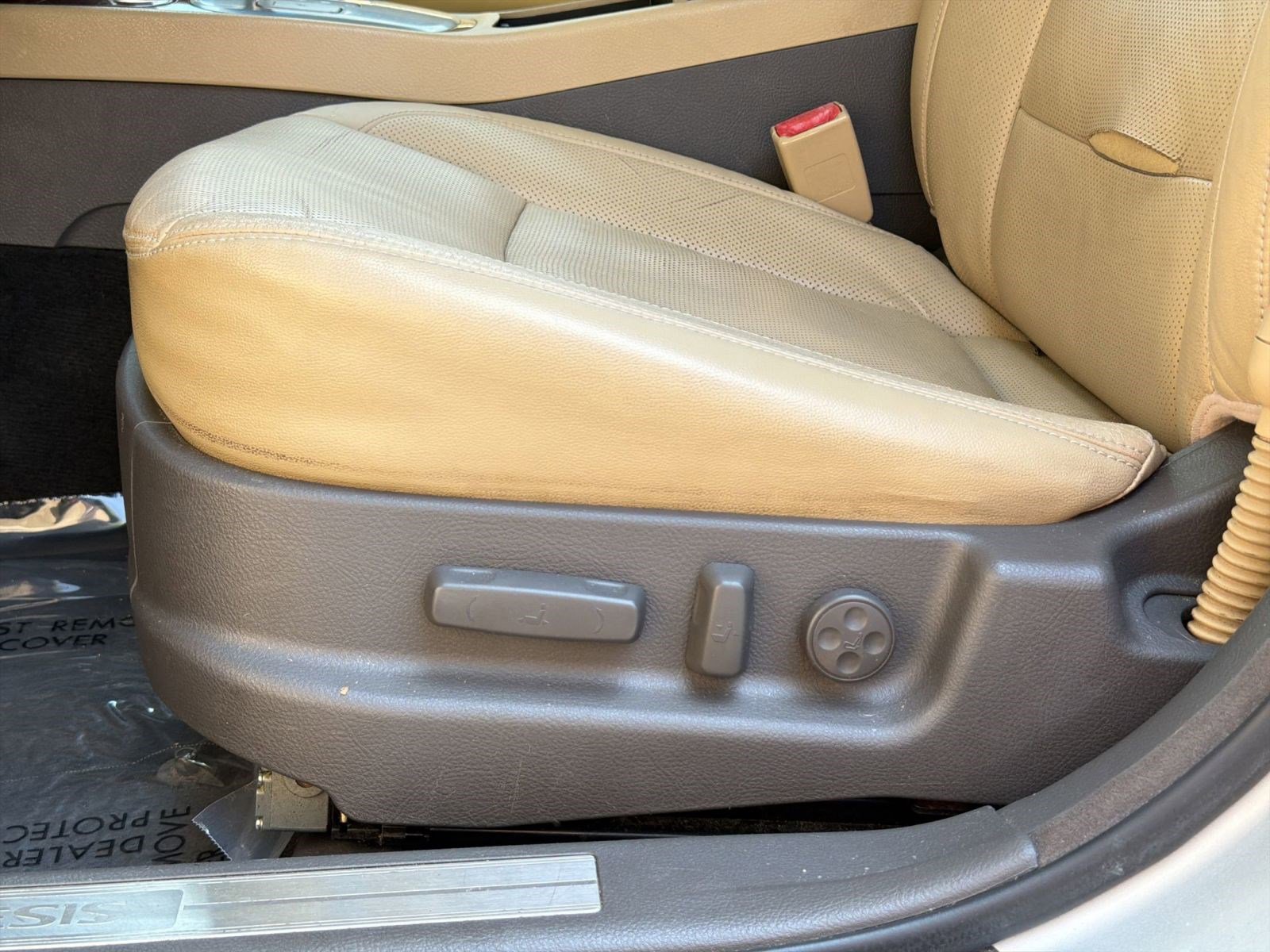 Used 2012 Hyundai Genesis 3.8 RWD image 14