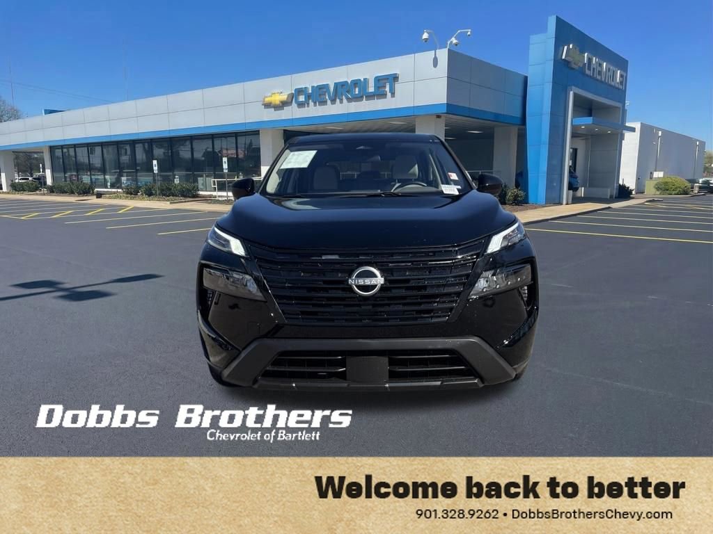 Used 2025 Nissan Rogue SV image 2