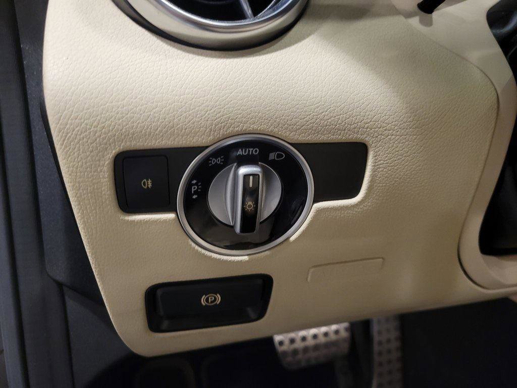 Used 2015 Mercedes-Benz SLK 350 image 18