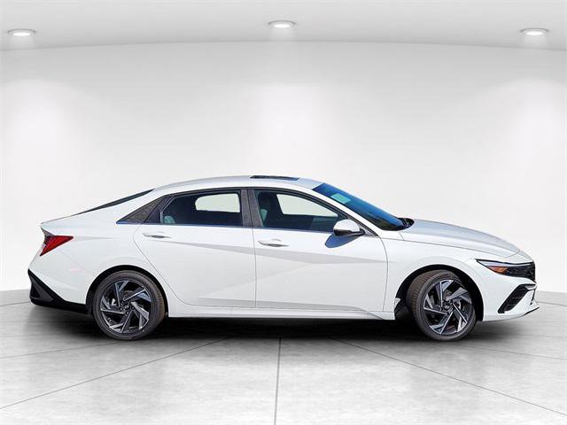 New 2025 Hyundai Elantra Limited image 2