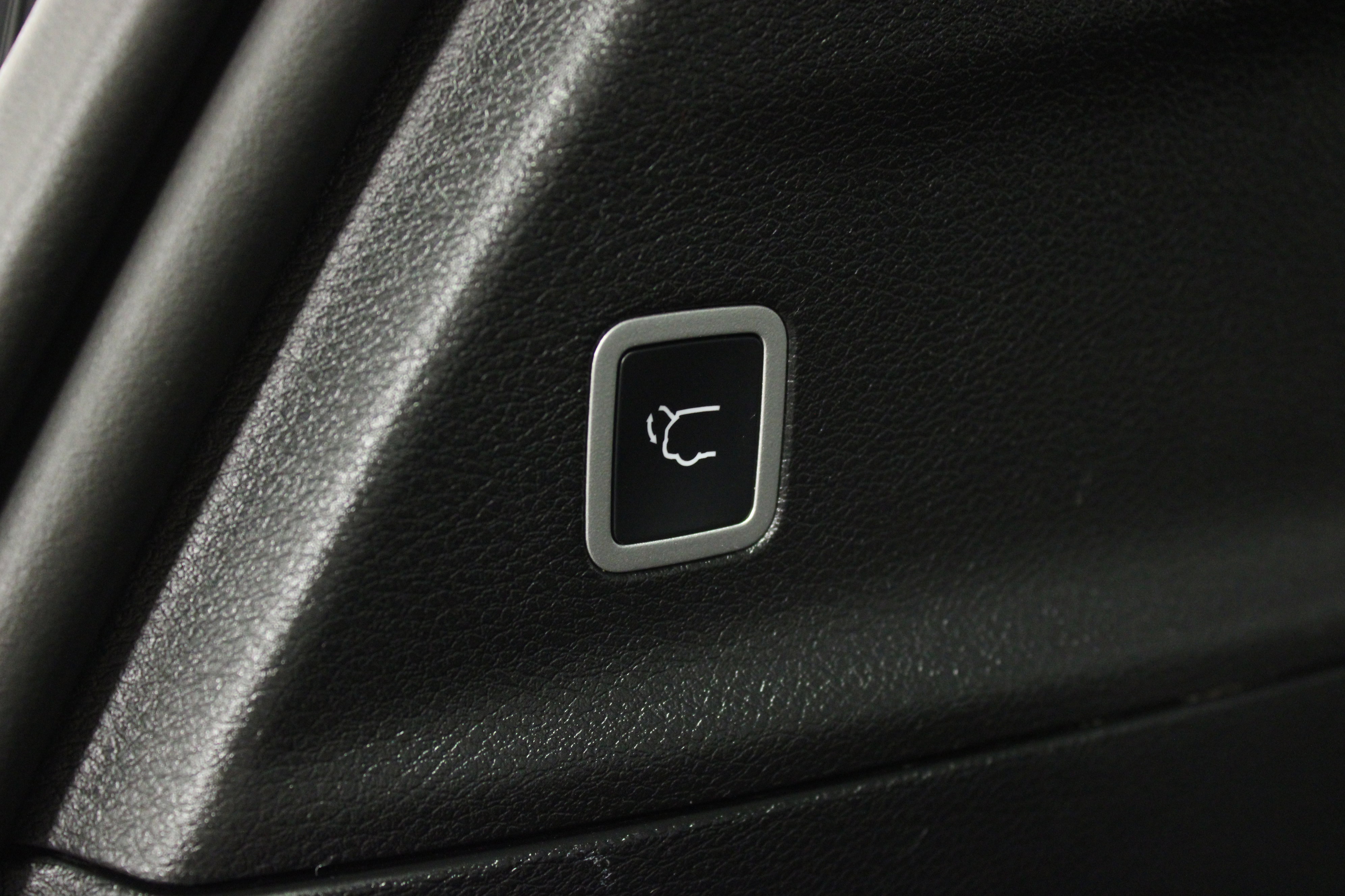 Used 2023 Chrysler Pacifica Touring-L w/ Uconnect Theater Family Group image 13