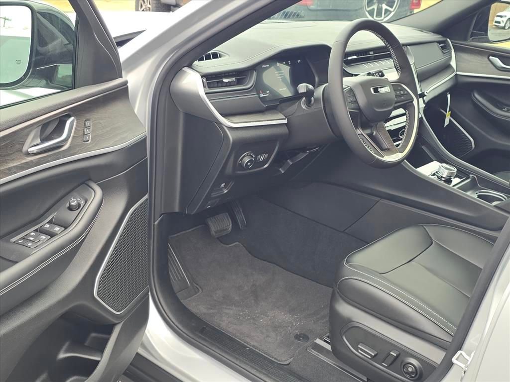 New 2026 Jeep Grand Cherokee L Limited AWD/4WD image 4