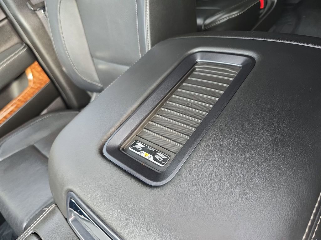 Certified 2018 Chevrolet Suburban Premier image 19