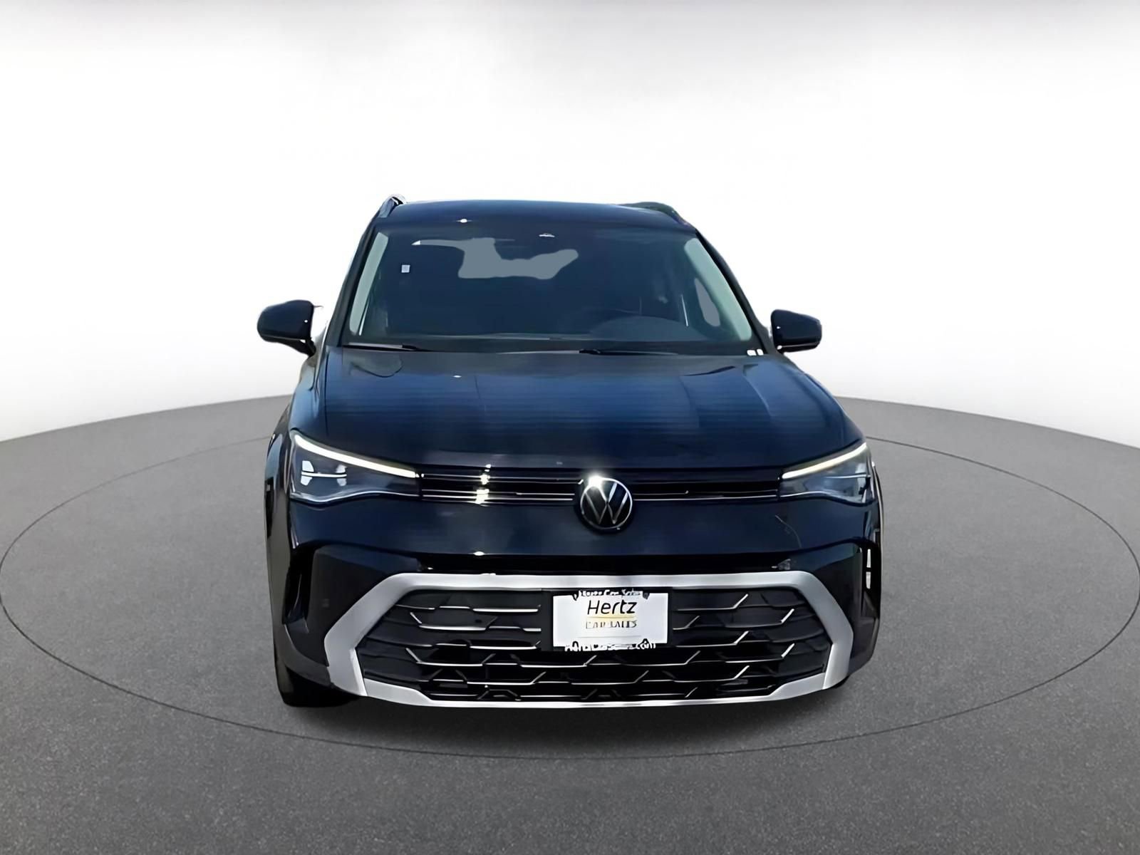 Used 2025 Volkswagen Taos SE image 4