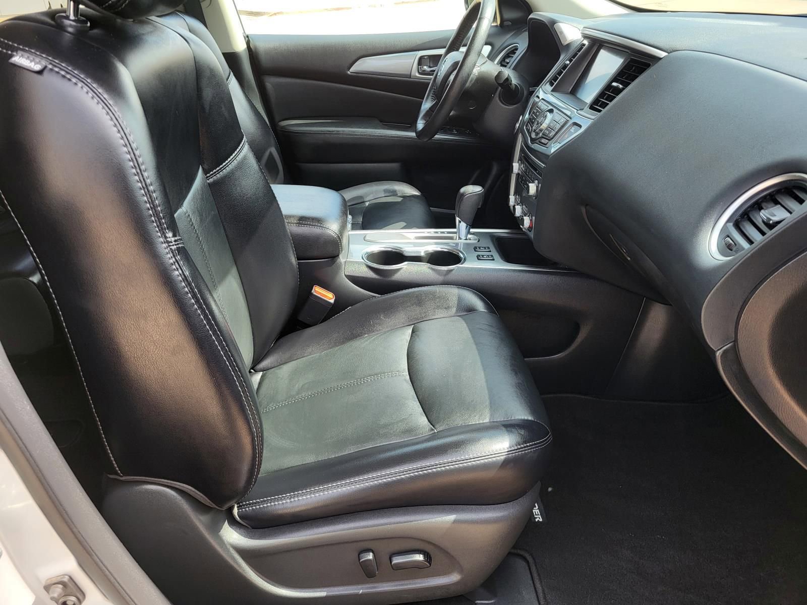 Used 2020 Nissan Pathfinder SL image 12