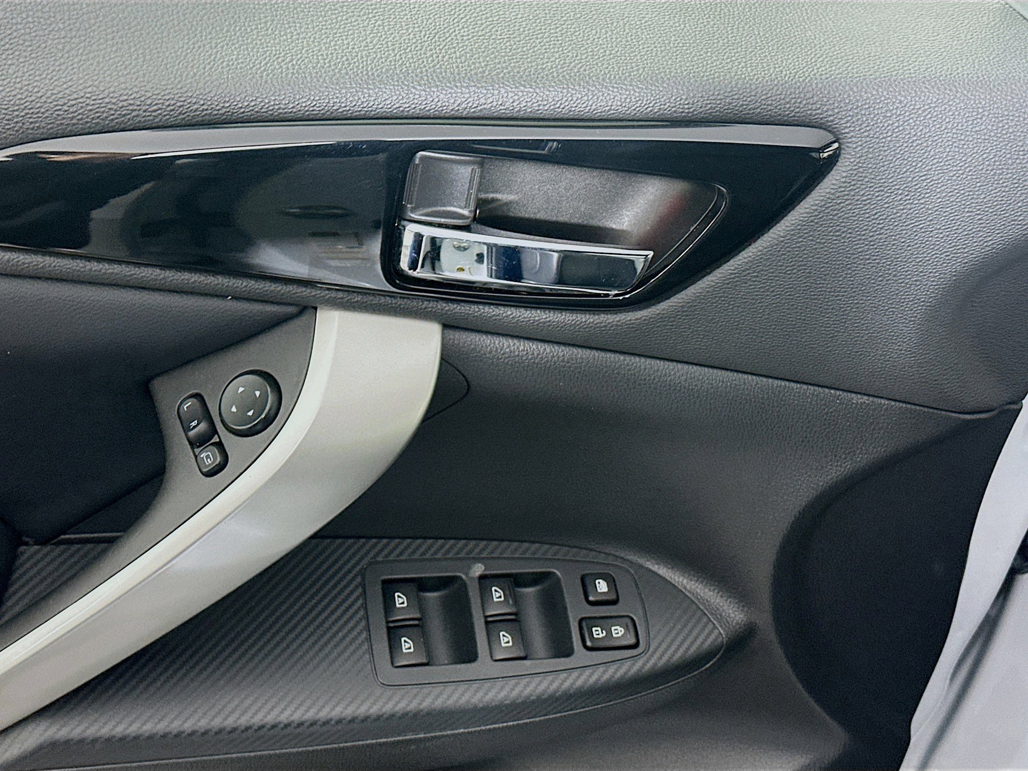 Used 2024 Mitsubishi Eclipse Cross SEL image 15