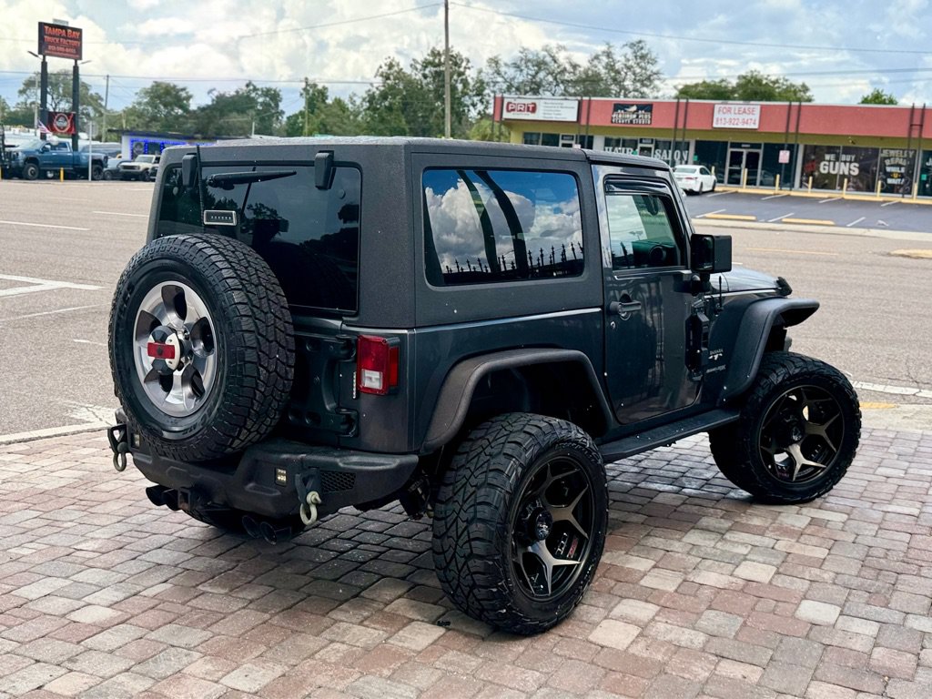 Used 2018 Jeep Wrangler Sahara w/ Connectivity Group AWD/4WD image 2