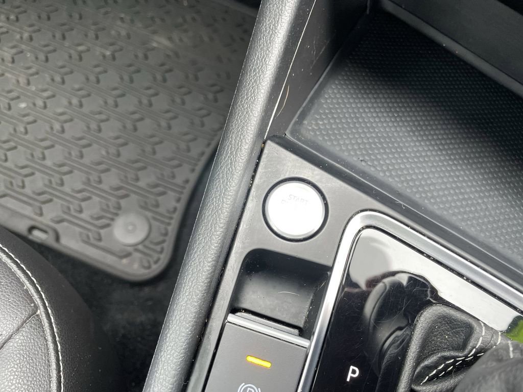 Certified 2021 Volkswagen Jetta SE image 24