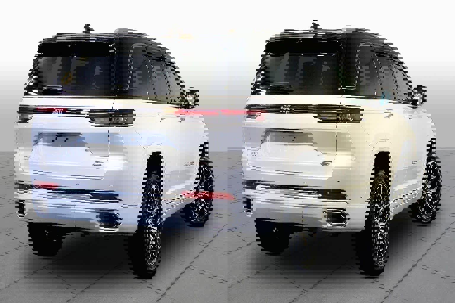 Used 2024 Jeep Grand Cherokee Summit AWD/4WD image 13