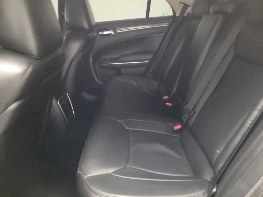 Used 2017 Chrysler 300 Limited image 18