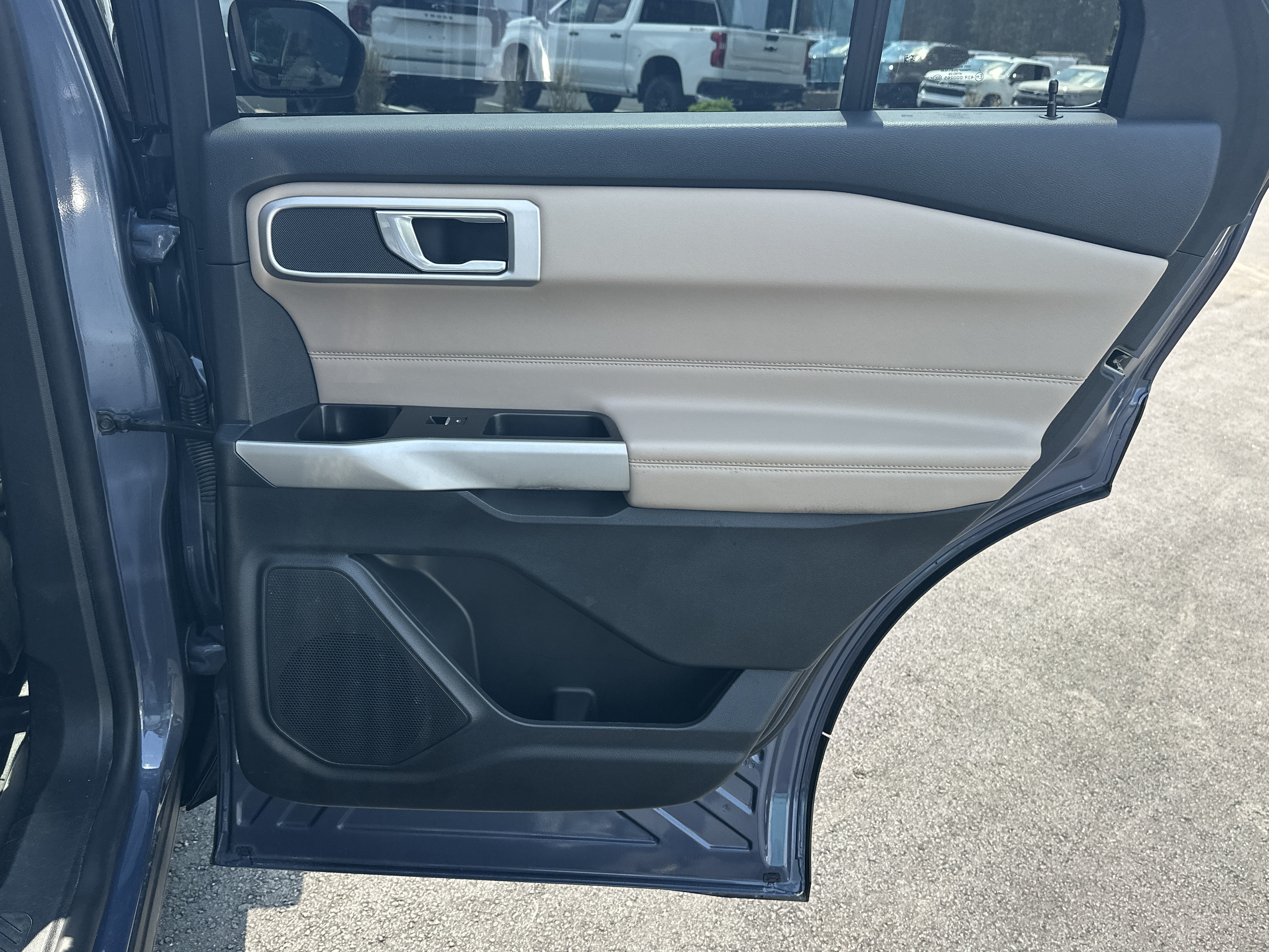 Used 2021 Ford Explorer XLT w/ Equipment Group 202A RWD image 17