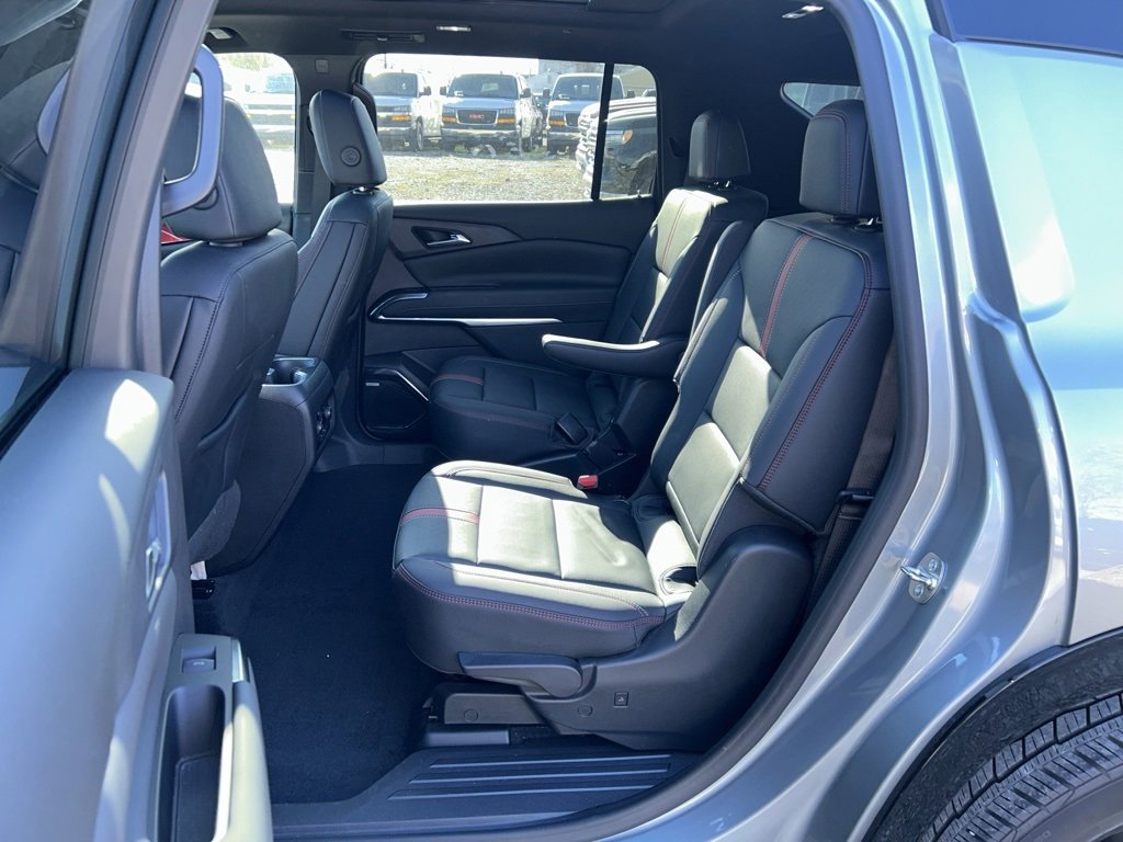 Used 2024 Chevrolet Traverse RS image 19