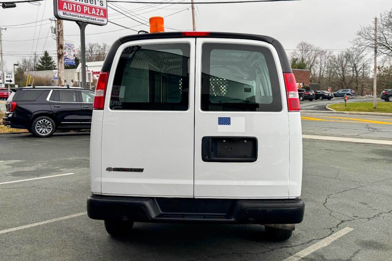 Used 2017 Chevrolet Express 2500 image 5