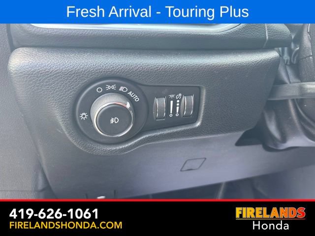 Used 2019 Chrysler Pacifica Touring Plus w/ S Appearance Package FWD image 20