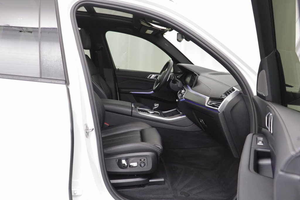 Used 2020 BMW X5 M50i w/ Premium Package image 18