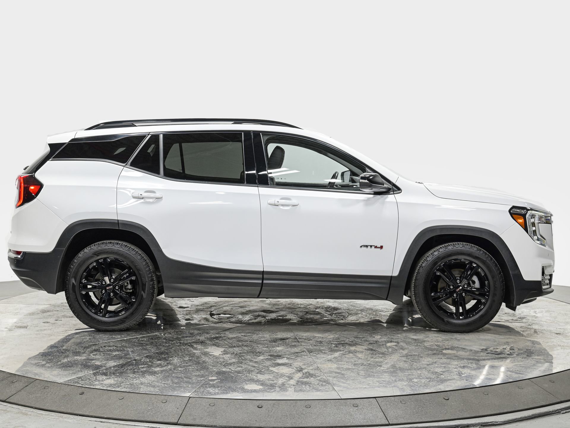 Used 2022 GMC Terrain AT4 w/ Infotainment Package II image 8