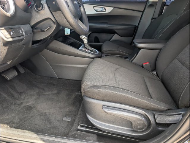 Used 2024 Kia Forte LXS w/ LXS Technology Package FWD image 9