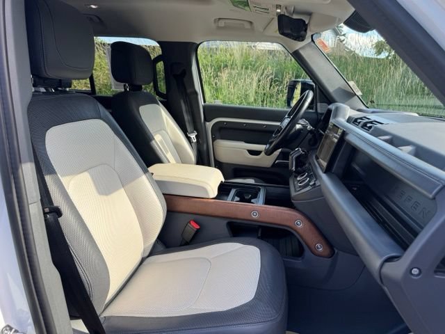 Certified 2024 Land Rover Defender 130 X-Dynamic SE AWD/4WD image 23