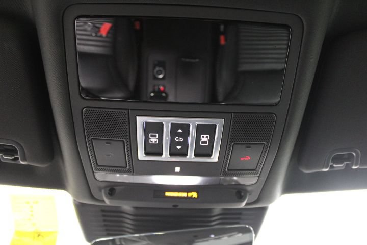 Used 2021 Land Rover Discovery S R-Dynamic AWD/4WD image 47