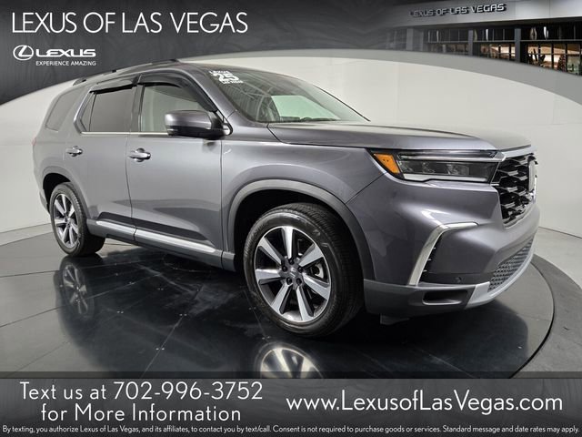 Used 2025 Honda Pilot Touring image 1