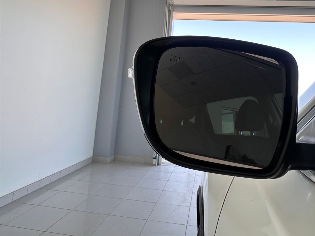 Used 2018 Nissan Rogue SV AWD/4WD image 22