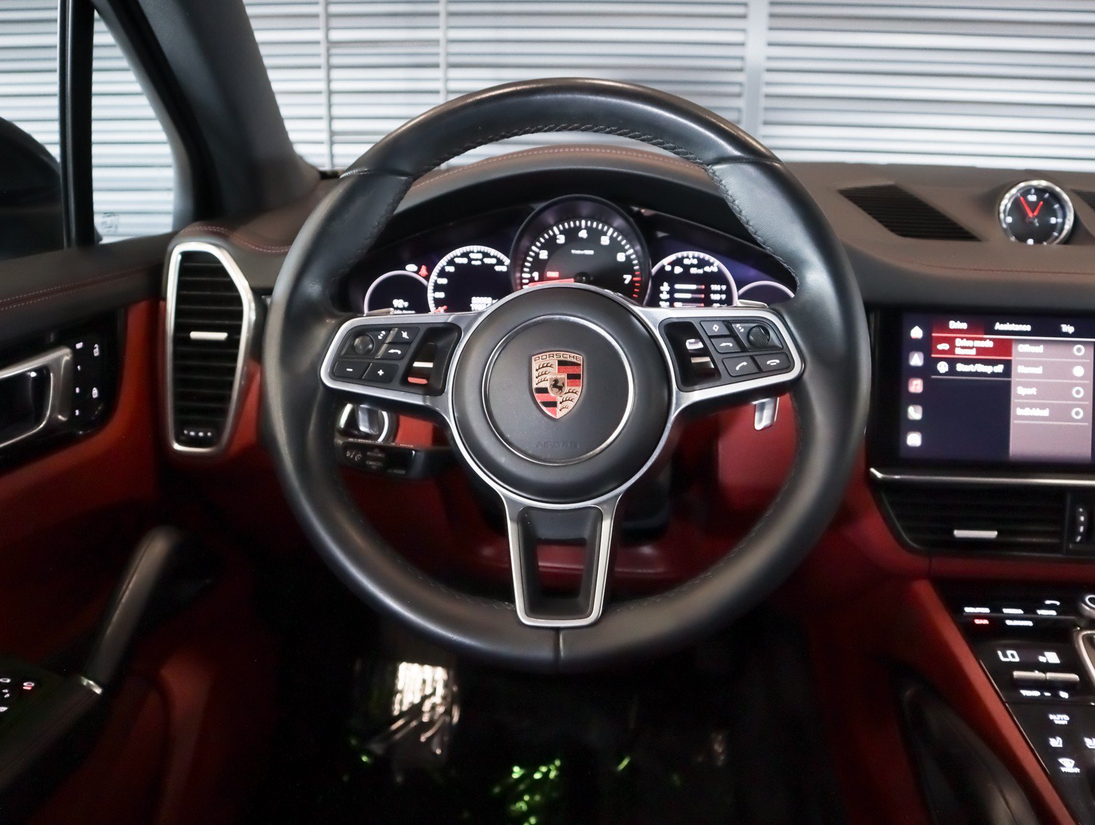 Certified 2023 Porsche Cayenne AWD/4WD image 15