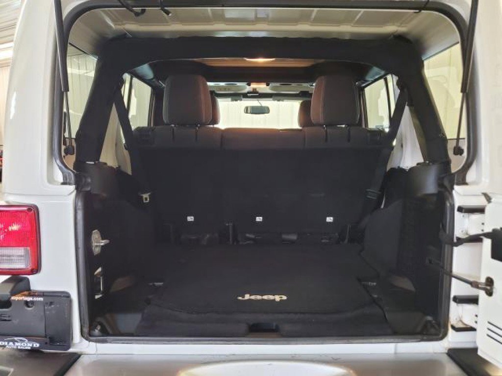 Used 2017 Jeep Wrangler Unlimited Sahara w/ Connectivity Group image 7