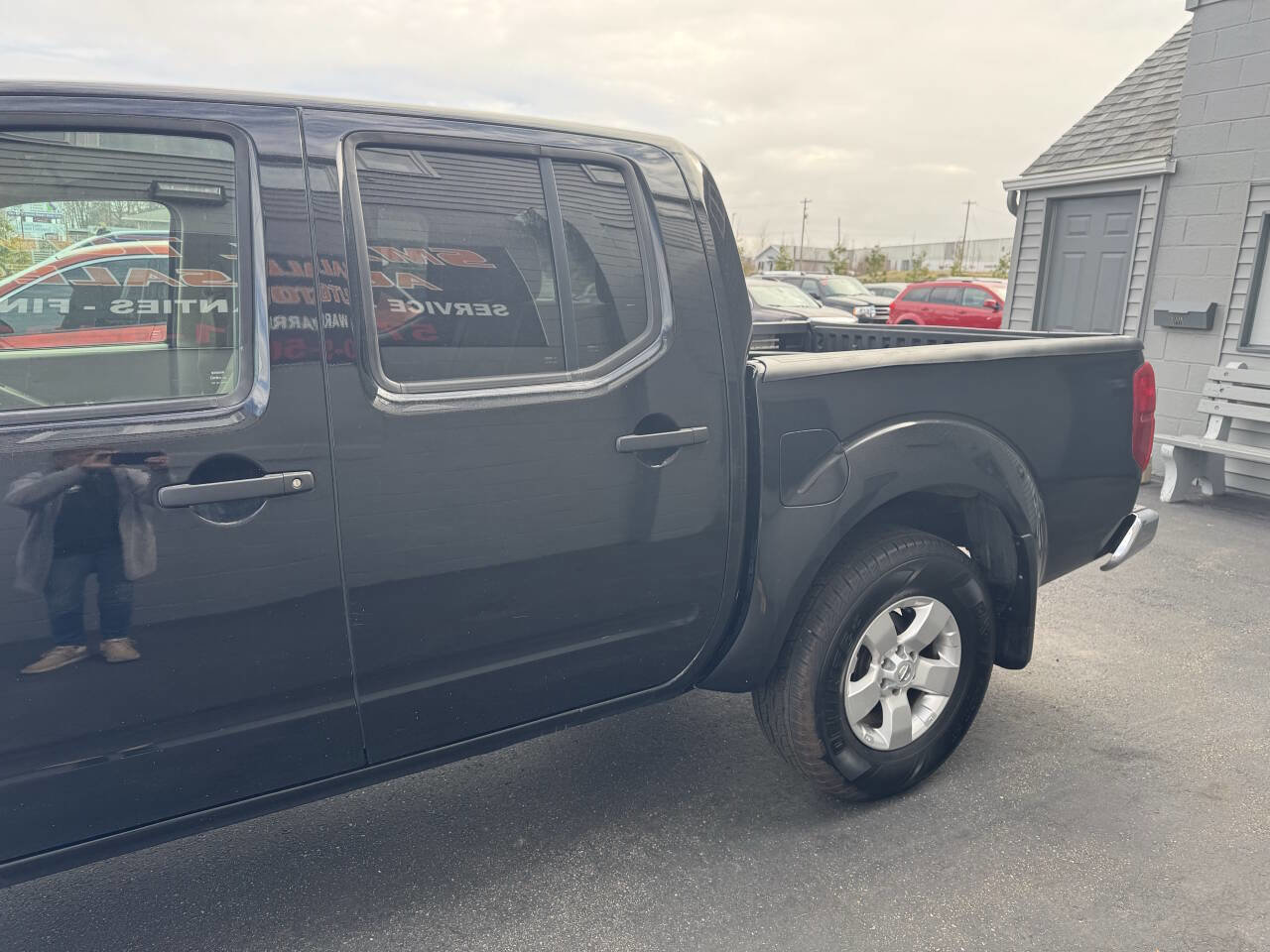 Used 2009 Nissan Frontier SE w/ SE Value Truck Pkg image 5