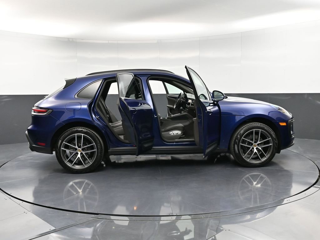 Certified 2025 Porsche Macan image 36