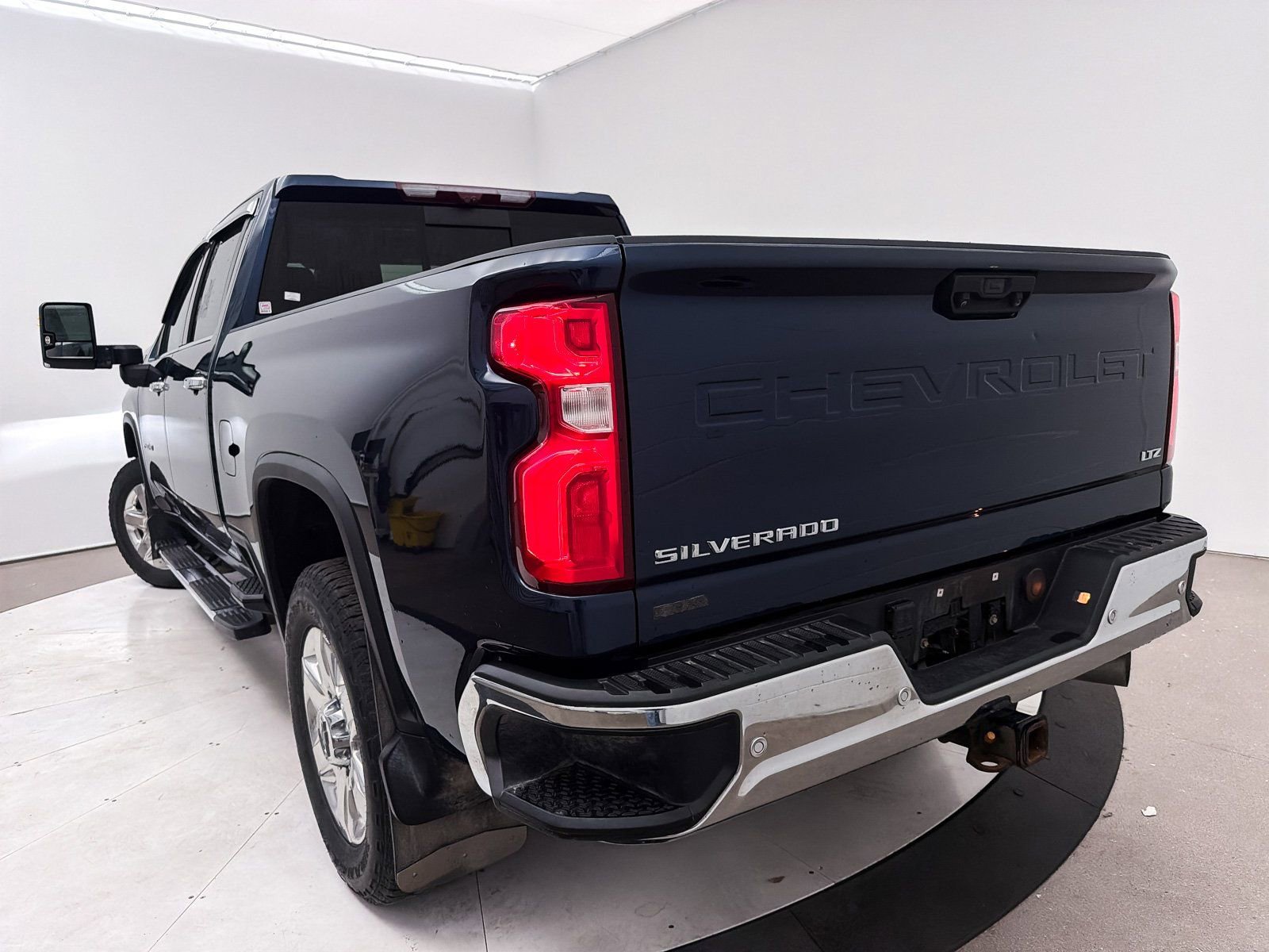 Used 2020 Chevrolet Silverado 2500 LTZ w/ LTZ Premium Package image 10