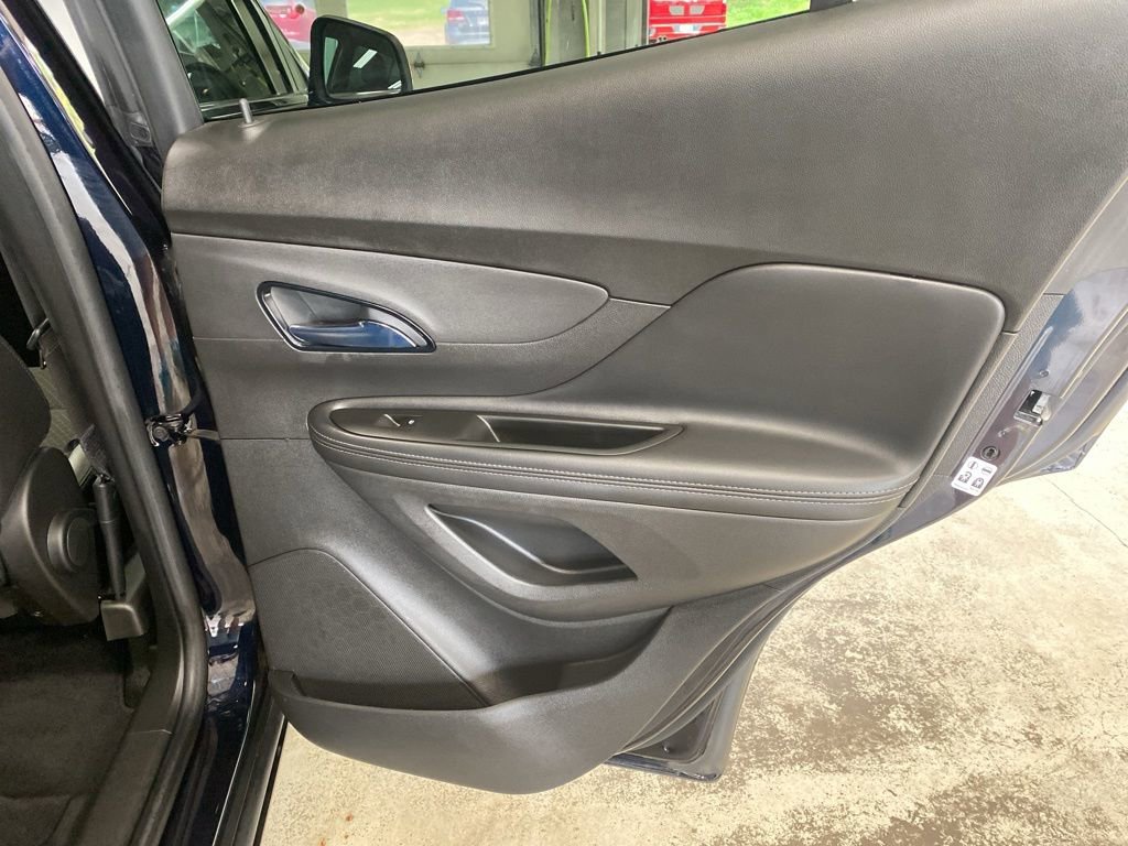 Used 2021 Buick Encore Preferred AWD/4WD image 12