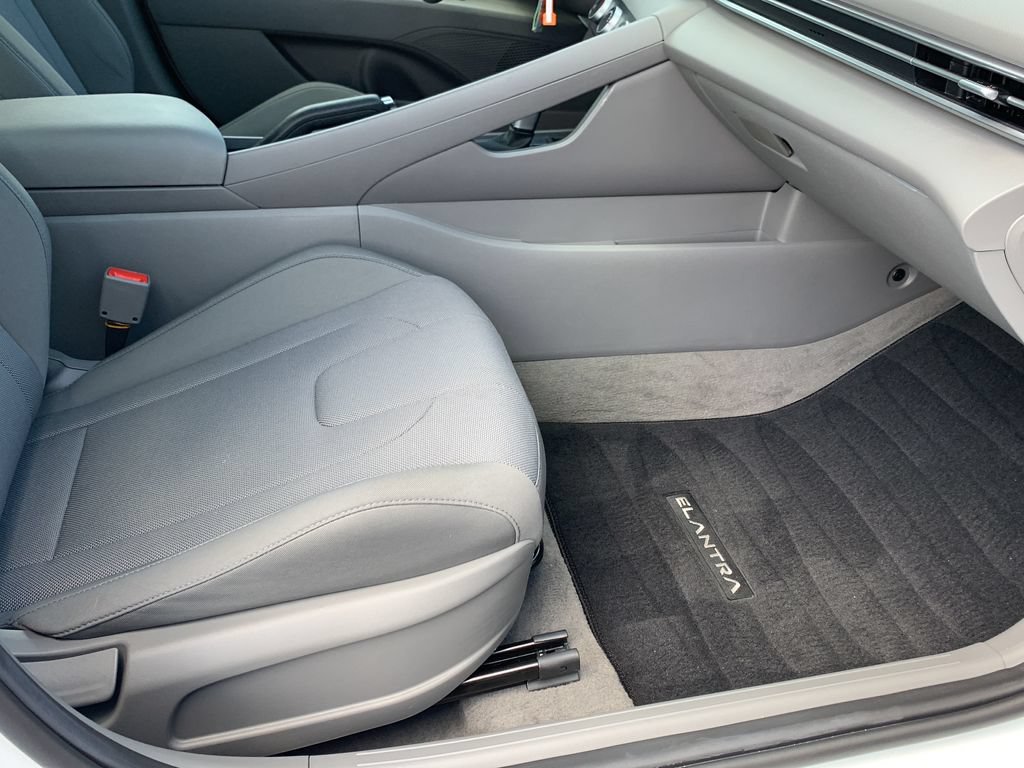 Certified 2026 Hyundai Elantra SE FWD image 35