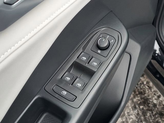 New 2026 Volkswagen Taos SE image 9