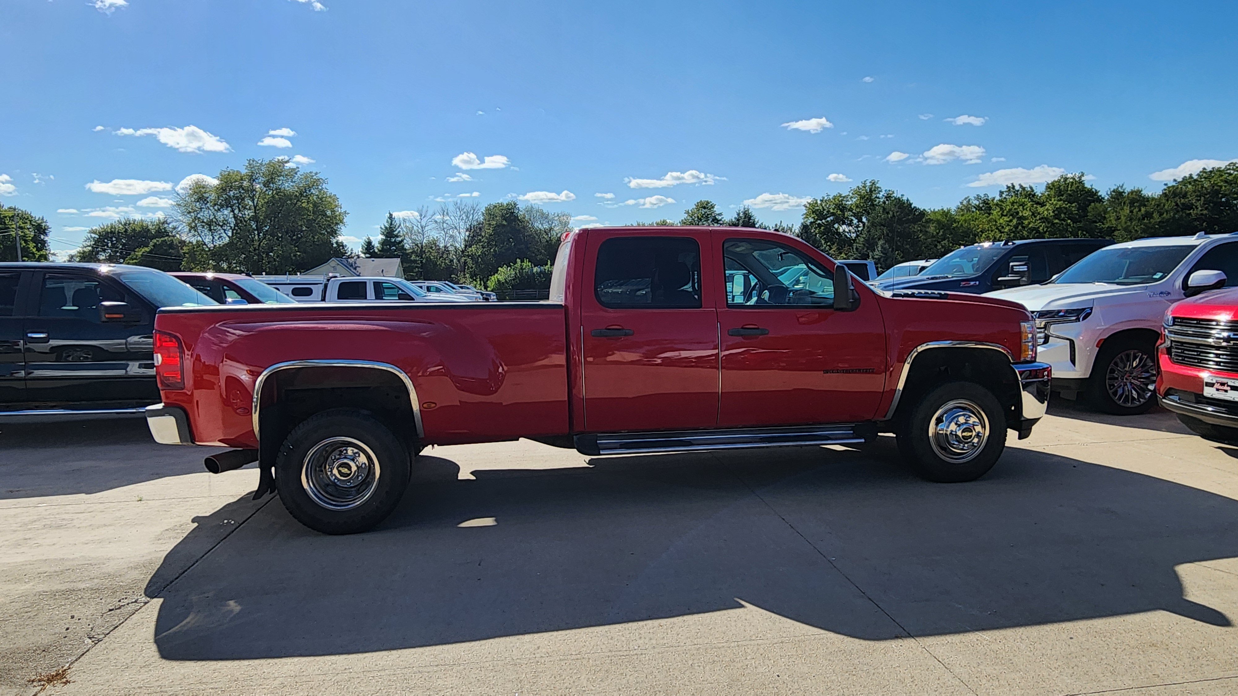 Used 2011 Chevrolet Silverado 3500 4x4 Crew Cab image 4