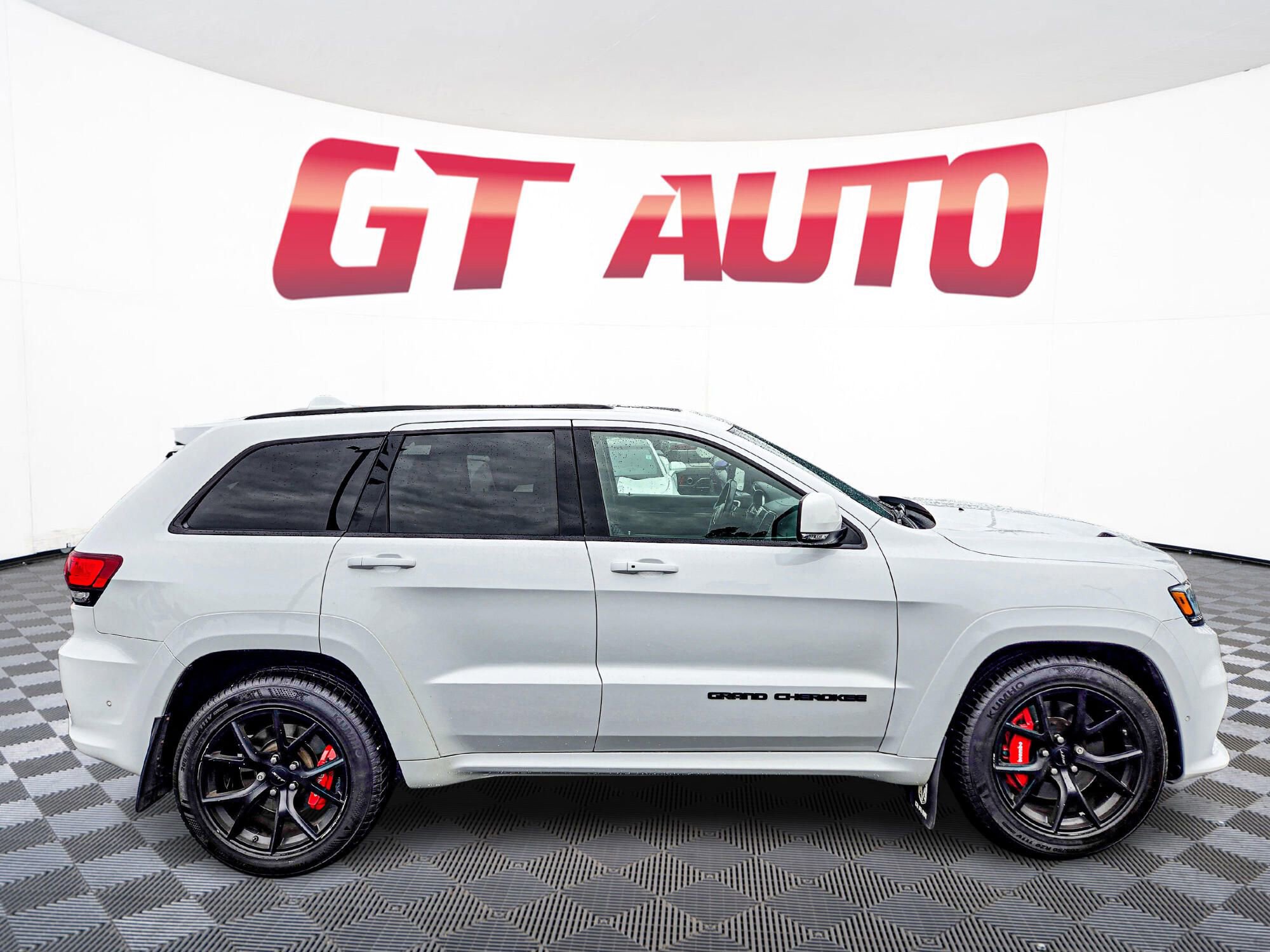 Used 2020 Jeep Grand Cherokee SRT image 8