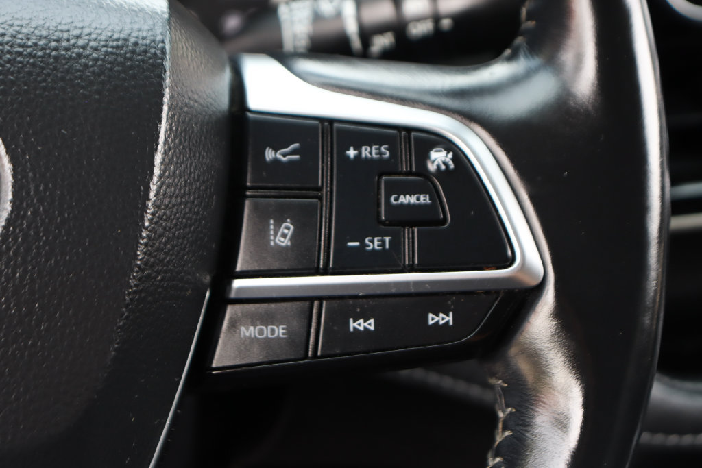 Used 2021 Toyota Highlander XLE AWD/4WD image 25